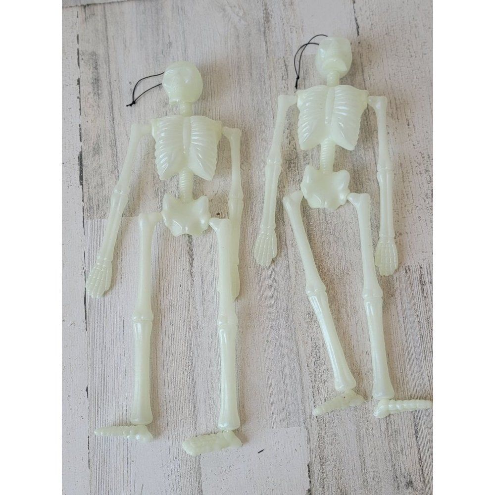 Plastic glow in dark hanging skeleton set Halloween prop